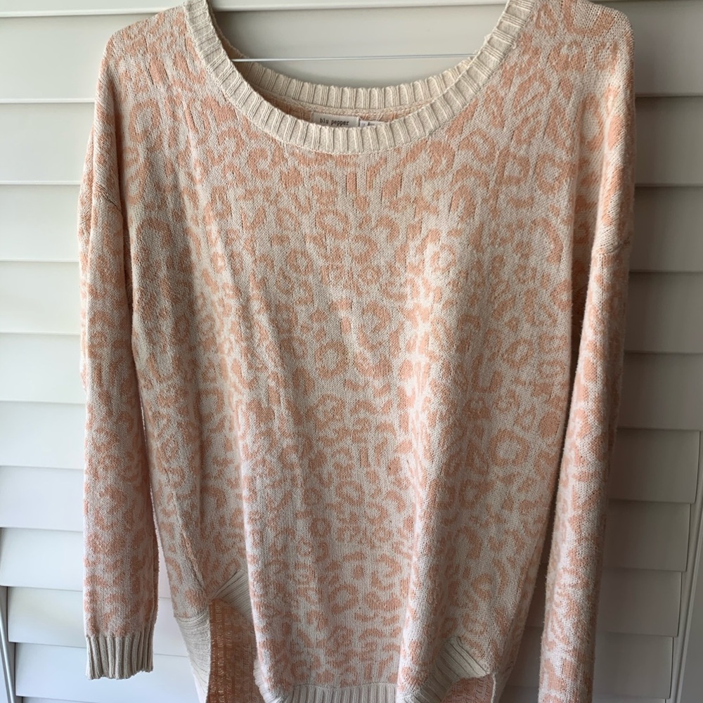 Cheetah scoop hem sweater